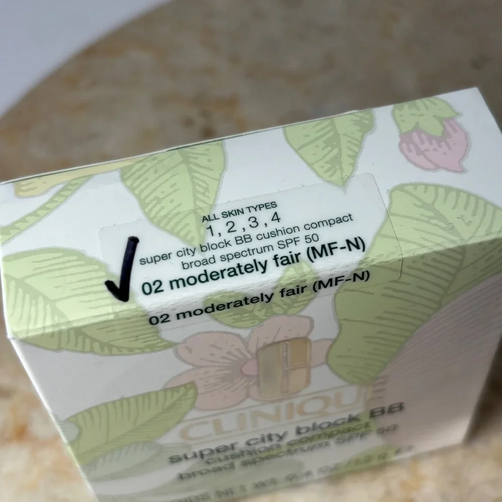 Clinique Super City Block BB‎ Cushion Compact 02 Moderately Fair